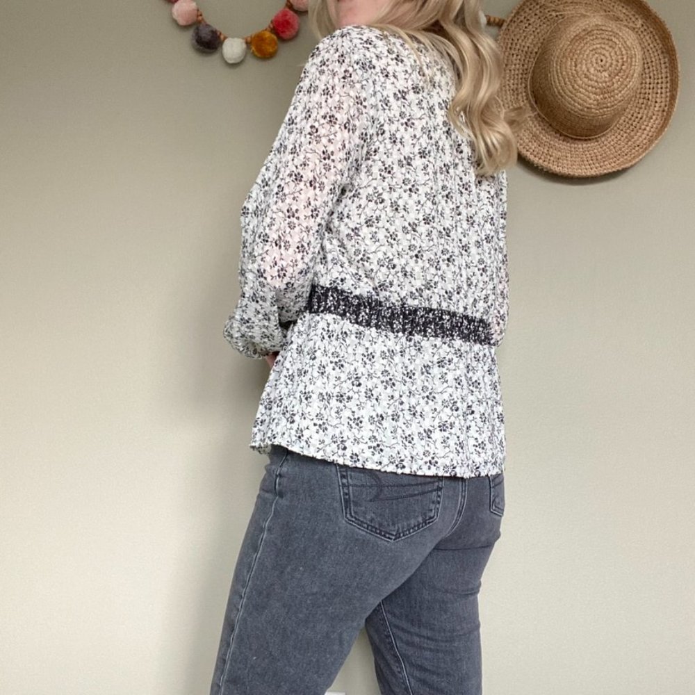 Madewell Black & White Floral Peplum Blouse Top Size Medium - Picture 3 of 10